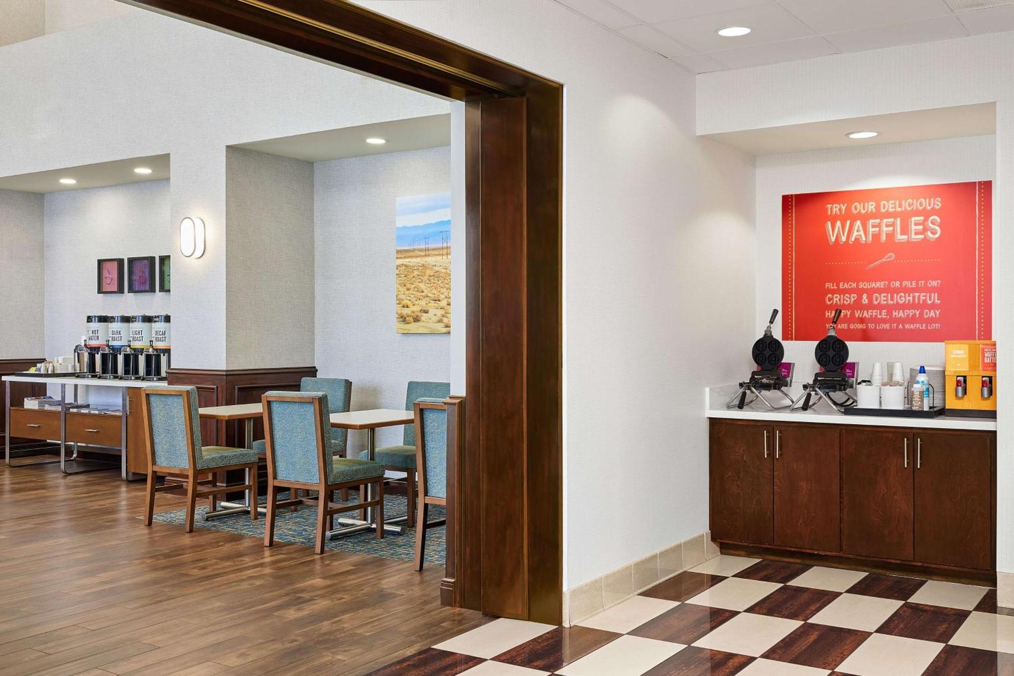 Hampton Inn & Suites Ridgecrest Buitenkant foto